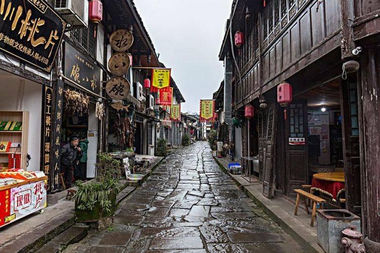 查特工业盘中异动 股价大跌5.03%
